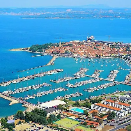 5 Min Walk To Beach, 2x Queen Bed, 2x Ac, Garage * Izola