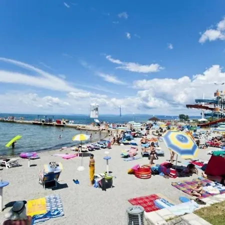 5 Min Walk To Beach, 2x Queen Bed, 2x Ac, Garage * Izola