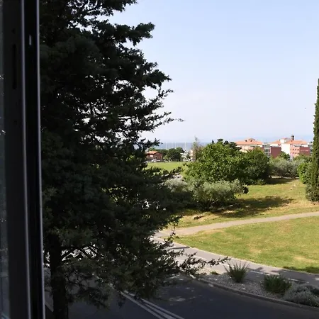 Apartment 5 Min Walk To Beach, 2x Queen Bed, 2x Ac, Garage