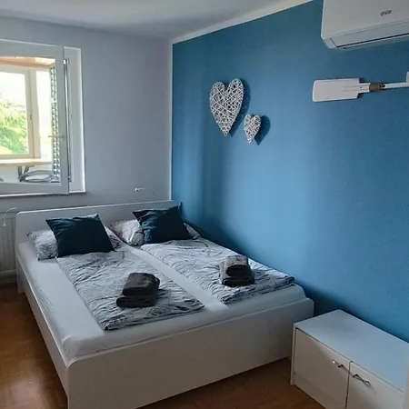 Apartment 5 Min Walk To Beach, 2x Queen Bed, 2x Ac, Garage