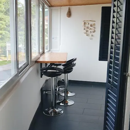 5 Min Walk To Beach, 2x Queen Bed, 2x Ac, Garage