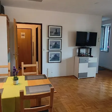 5 Min Walk To Beach, 2x Queen Bed, 2x Ac, Garage * Izola