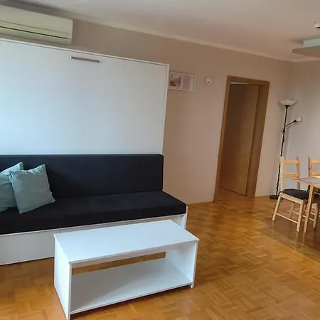 5 Min Walk To Beach, 2x Queen Bed, 2x Ac, Garage Izola