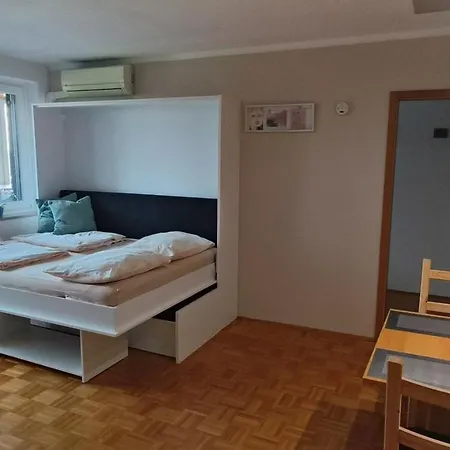 5 Min Walk To Beach, 2x Queen Bed, 2x Ac, Garage * Izola